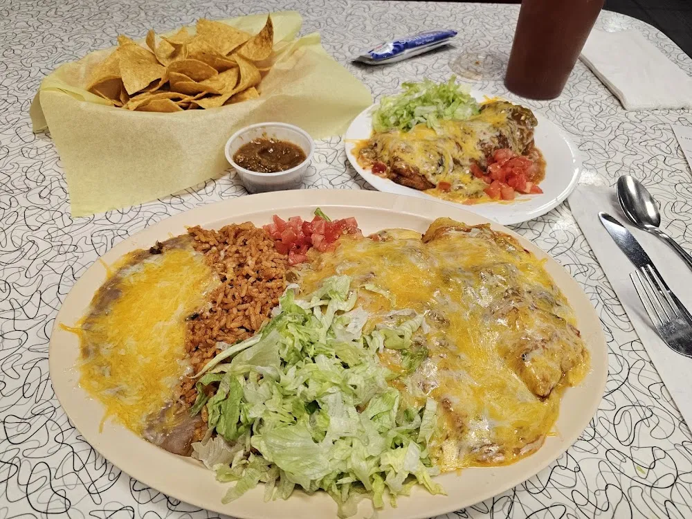 Combo Plate Enchilada Y Chile Relleno